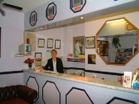 Hotel Marble Arch Inn