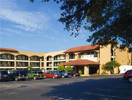 Super 8 Austin University/Dtwn