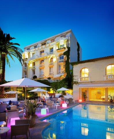 Juana, Hotel