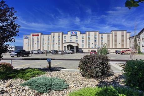 Pomeroy Inn and Suites Grand Prairi