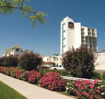 BEST WESTERN PLUS Kelowna Hotel & Suites
