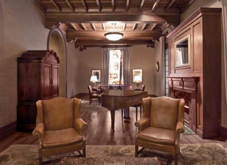 The Tremont Chicago Hotel at Magnificent Mile