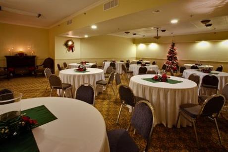 Holiday Inn Express Hotel & Suites 1000 ISLANDS - GANANOQUE