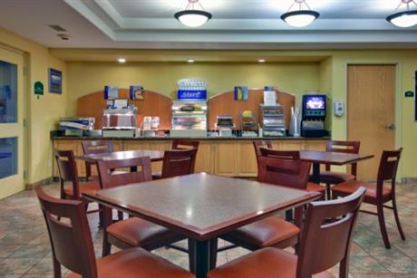 Holiday Inn Express DRYDEN