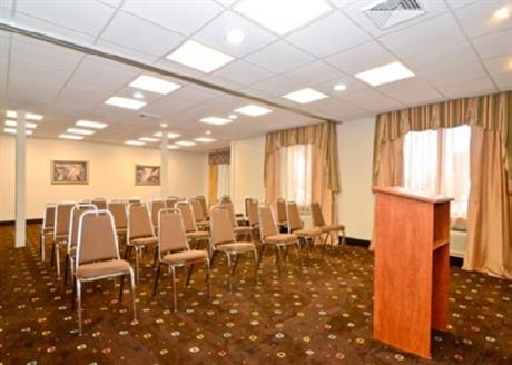Comfort Inn & Suites Airport-American Way