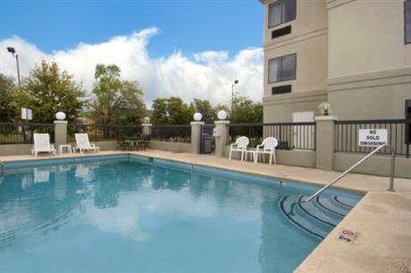 Red Roof Inn and Suites Savannah Gateway