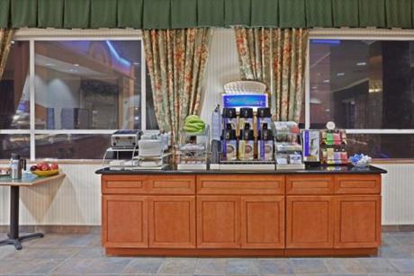 Holiday Inn Express Hotel & Suites SEATTLE (NORTHGATE MALL AREA)