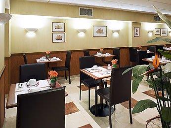 Mercure Paris Arc de Triomphe Wagram