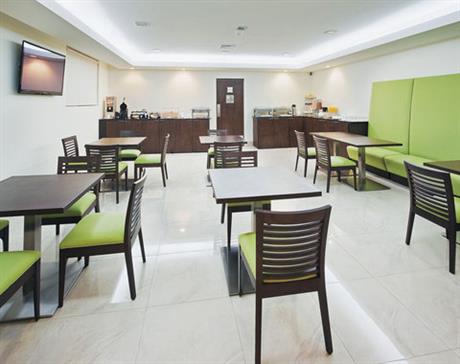 La Quinta Inn & Suites Cancun