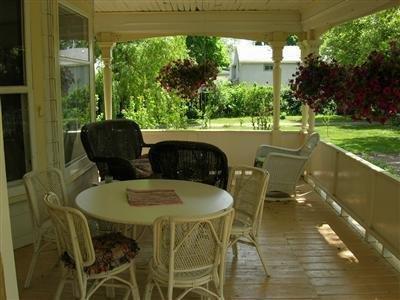 Green Oaks B&B