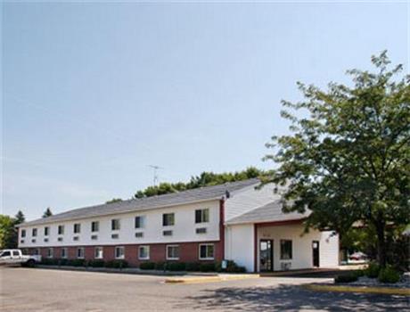 Super 8 Motel - Becker