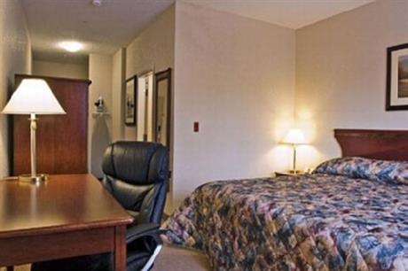 Lakeview Inn and Suites Chetwynd