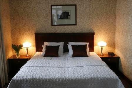 Barons Hotel