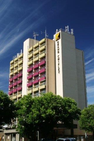 Hotel 208