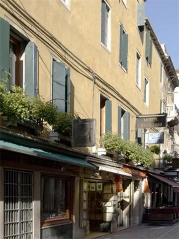 Moderno Hotel