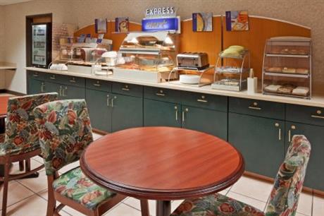 Holiday Inn Express Hotel & Suites ALLIANCE