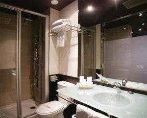 Petit Palace Arenal Hotel