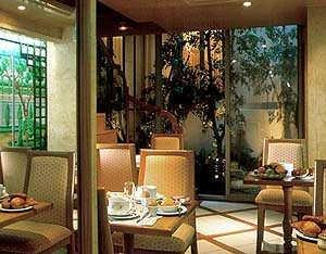 Renoir Hotel