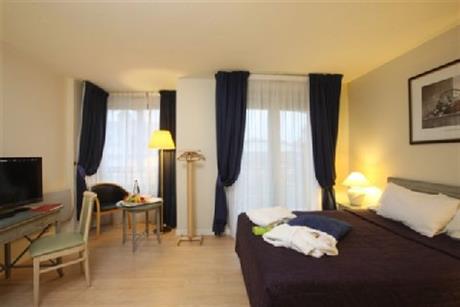 Royal Garden Champs Elysees Hotel