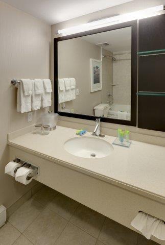 Radisson Hotel & Suites Fallsview, ON