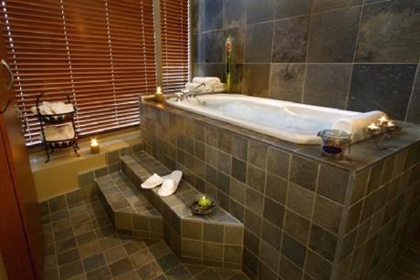 Hilton LacLeamy