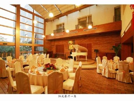 Golden Sun Commercial Hotel