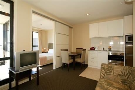 Quest On Queen  Serviced Apts