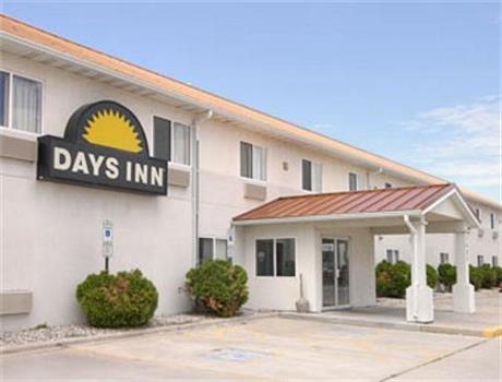Days Inn and Suites Fargo 19th Ave/Airport Dome