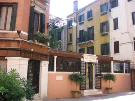 La Fenice Et Des Artistes