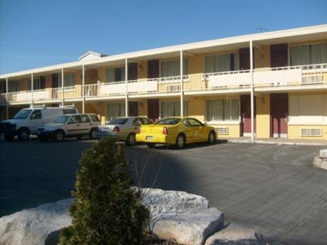 Lodge Inn And Suites Near The Falls
