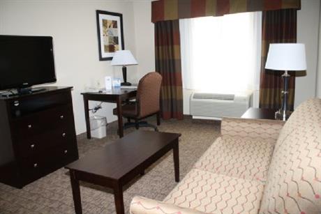 Holiday Inn Express Hotel & Suites BRIDGEPORT