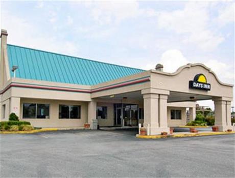 Days Inn Savannah- Oglethorpe Mall/Midtown