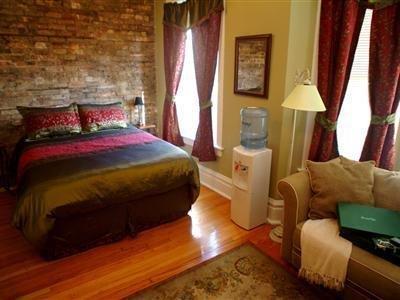 Old Chicago Inn