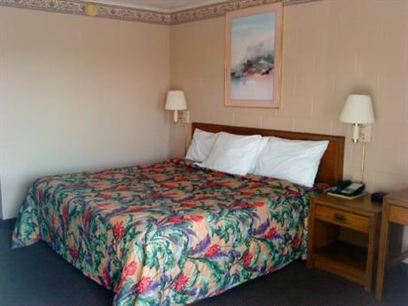 Red Carpet Inn Dix