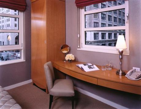 Hotel Giraffe by HKHotels