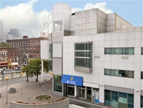Super 8 Hotel Downtown Toronto