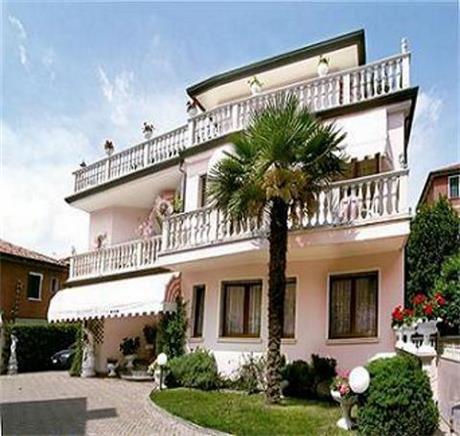 Hotel Villa Serena