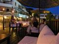 4 Reasons Hotel & Bistro